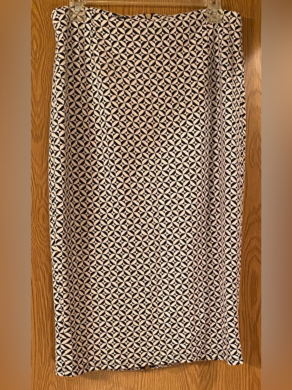 Melissa Paige Geometric Black and White Pencil Skirt. Size 10